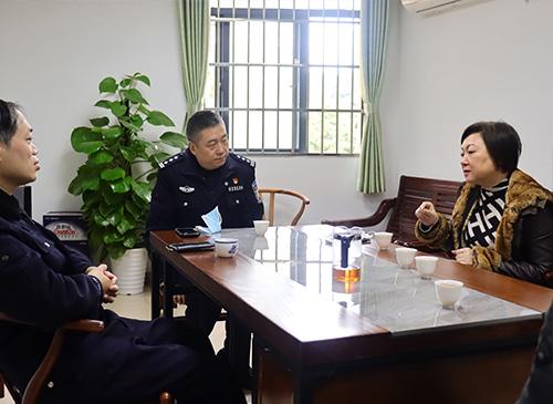 加强党建共建，亲昵警企关系